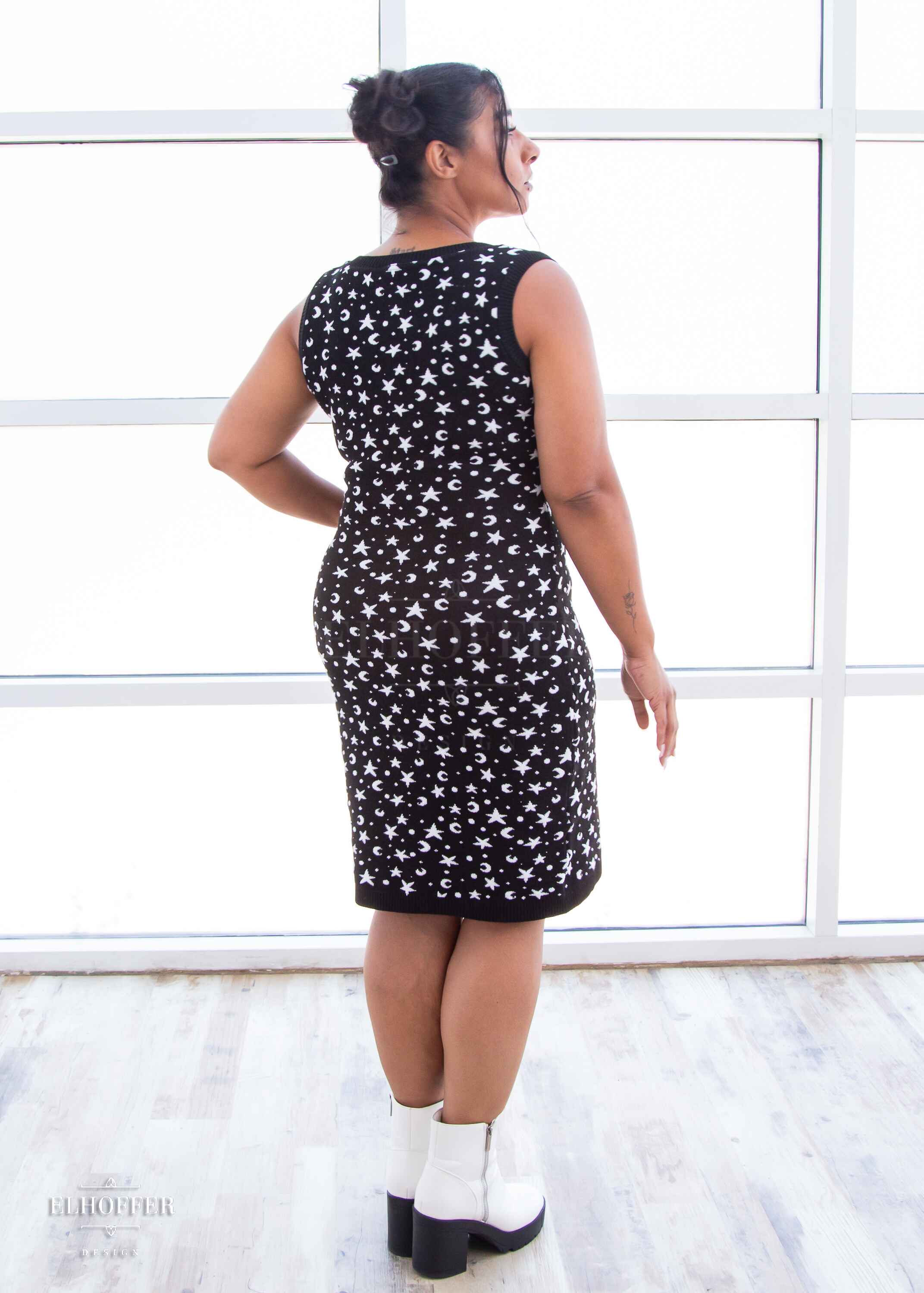 Essential Pisces Dress - Starry Witch