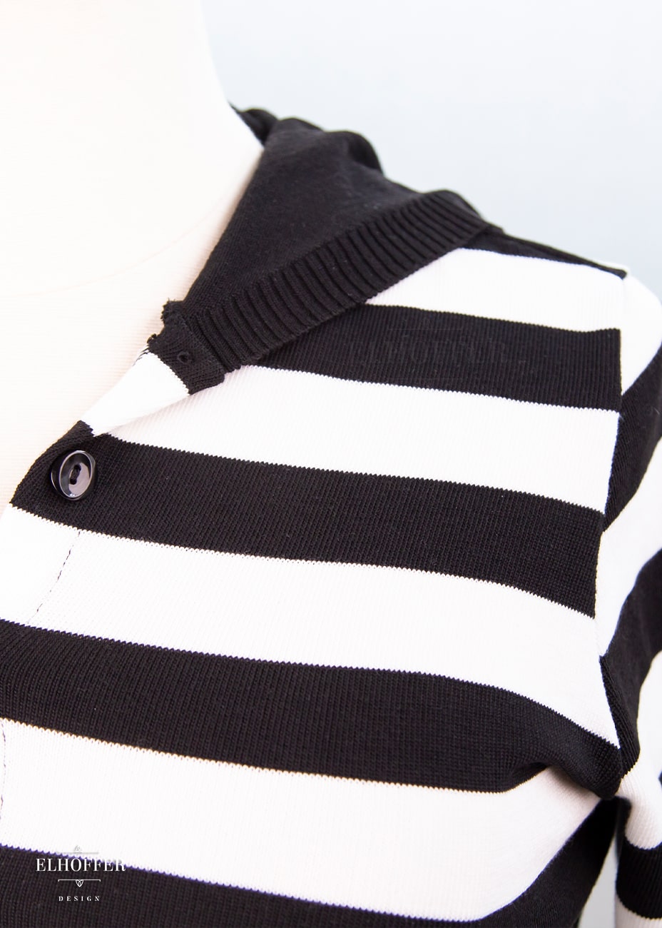 A close up of the black and white stripes and ribbing around the hood.