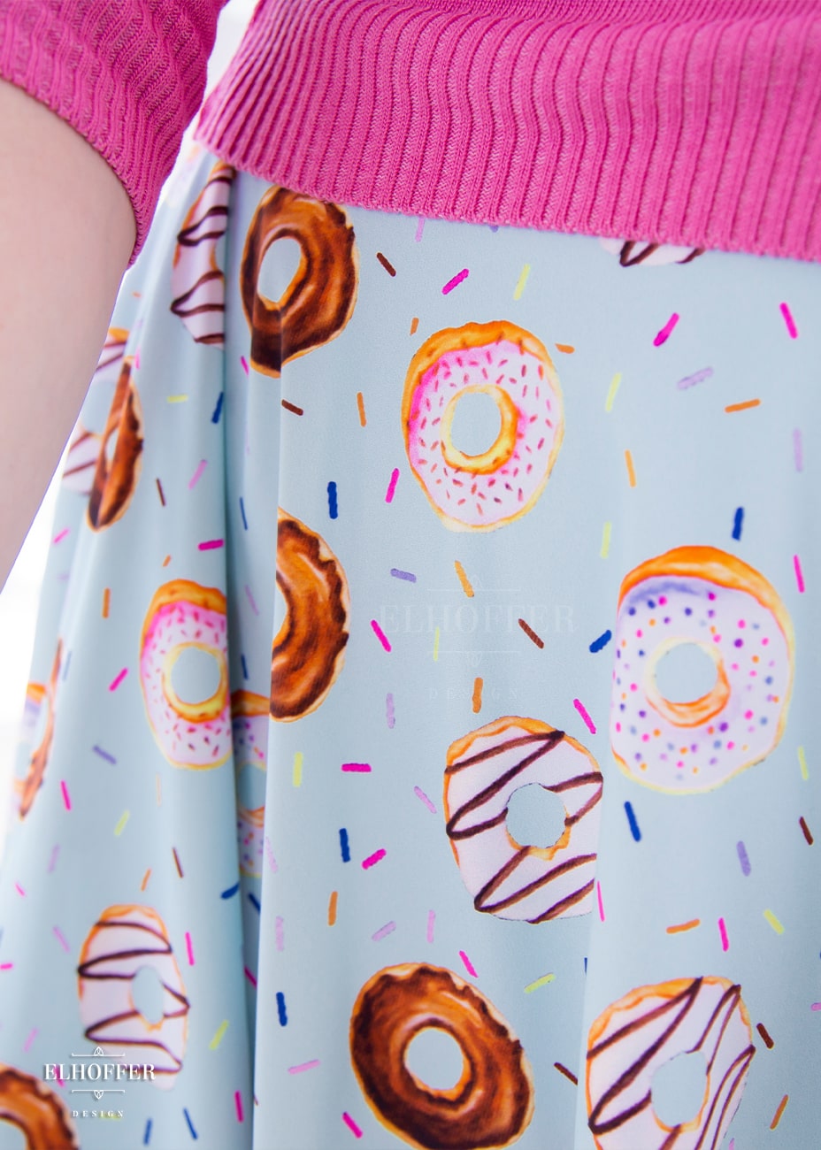 A close up of the donut print.