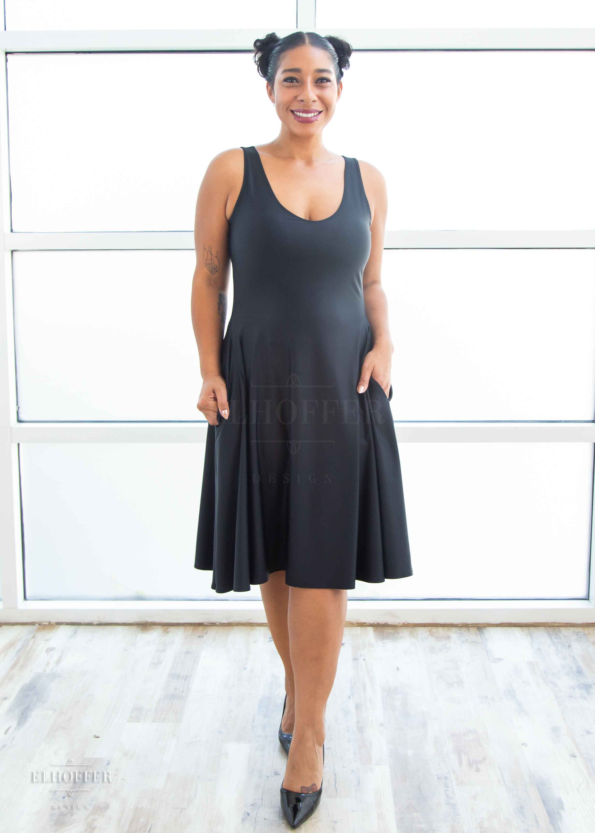 Essential Aquarius Knee Length Dress - Black