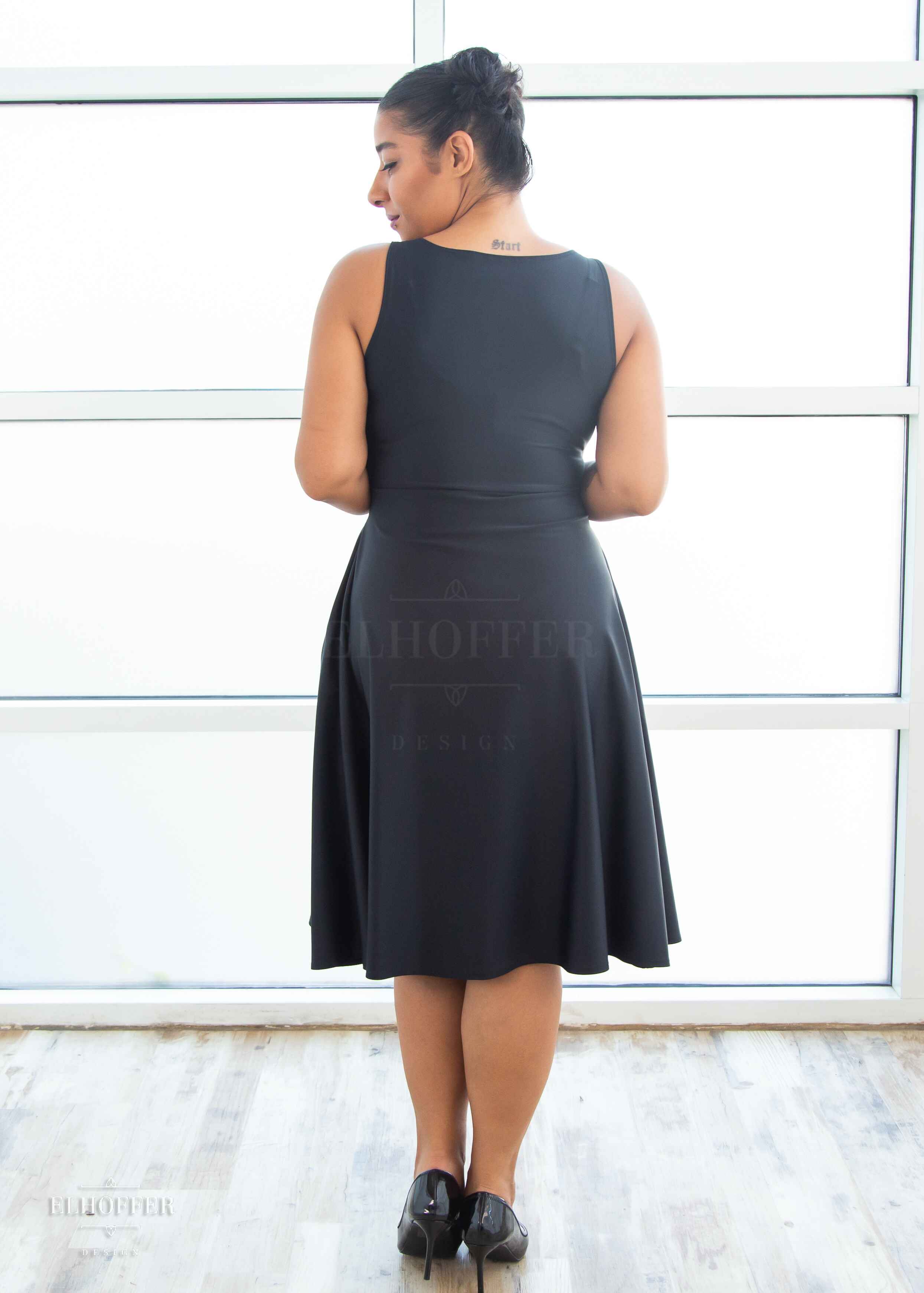 Essential Aquarius Knee Length Dress - Black