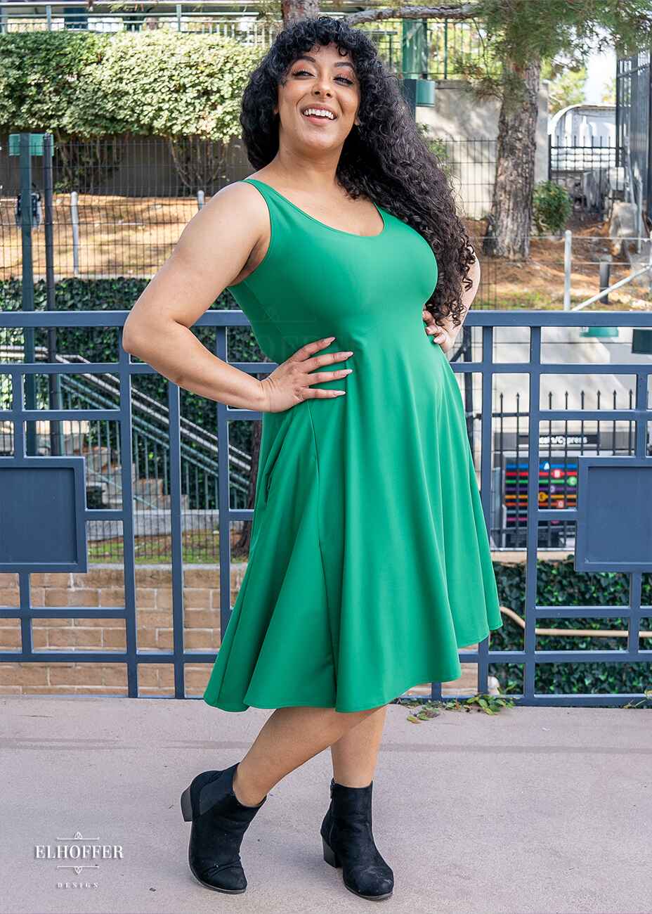 Essential Aquarius Knee Length Dress - Kelly Green