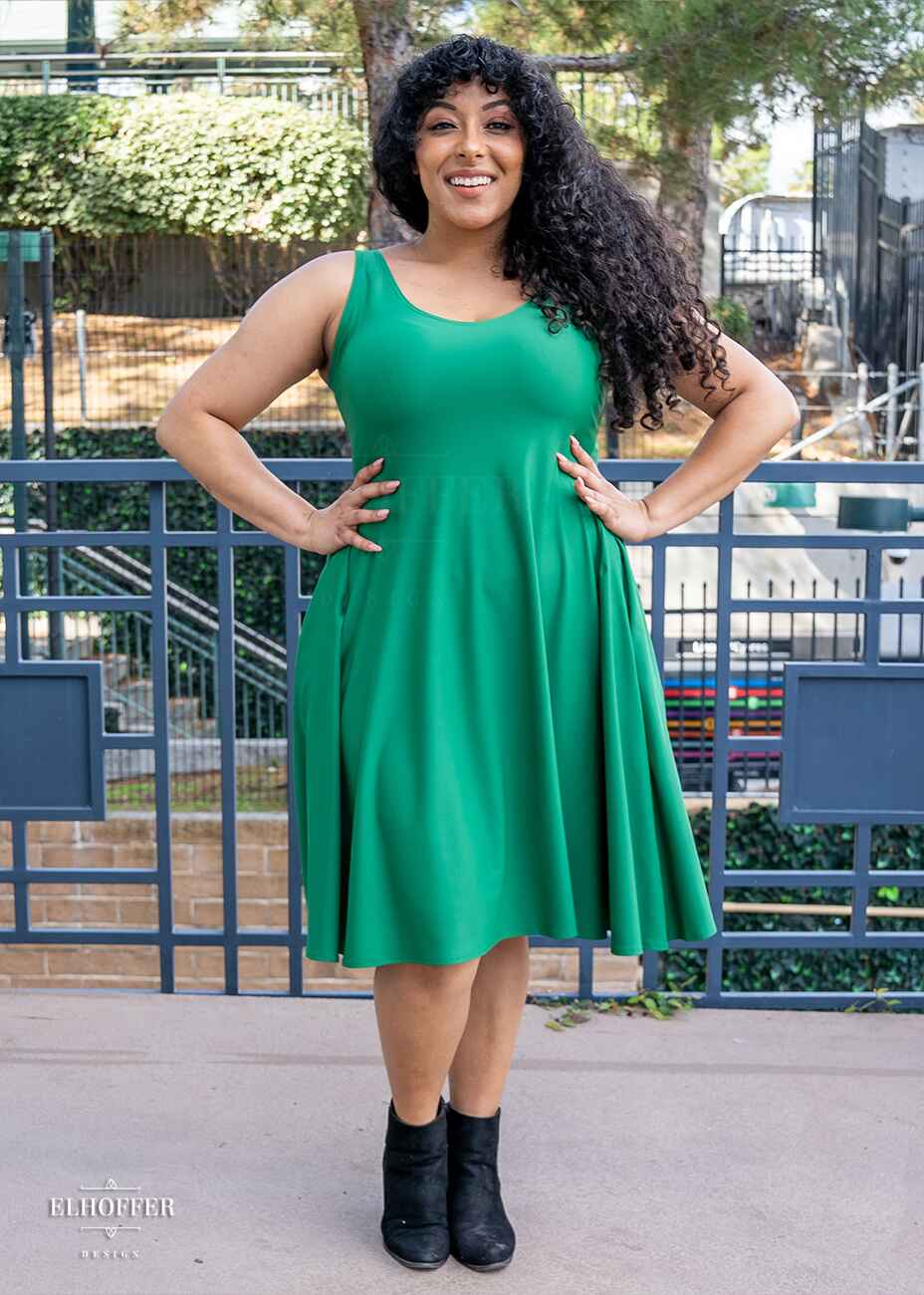 Essential Aquarius Knee Length Dress - Kelly Green Elhoffer Design Essential Aquarius Knee Length Dress - Kelly Green Elhoffer Design