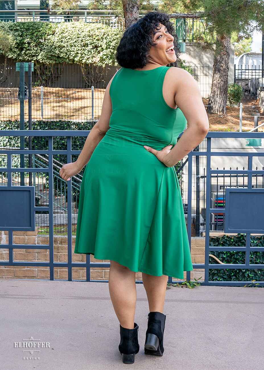 Essential Aquarius Knee Length Dress - Kelly Green Elhoffer Design Essential Aquarius Knee Length Dress - Kelly Green Elhoffer Design