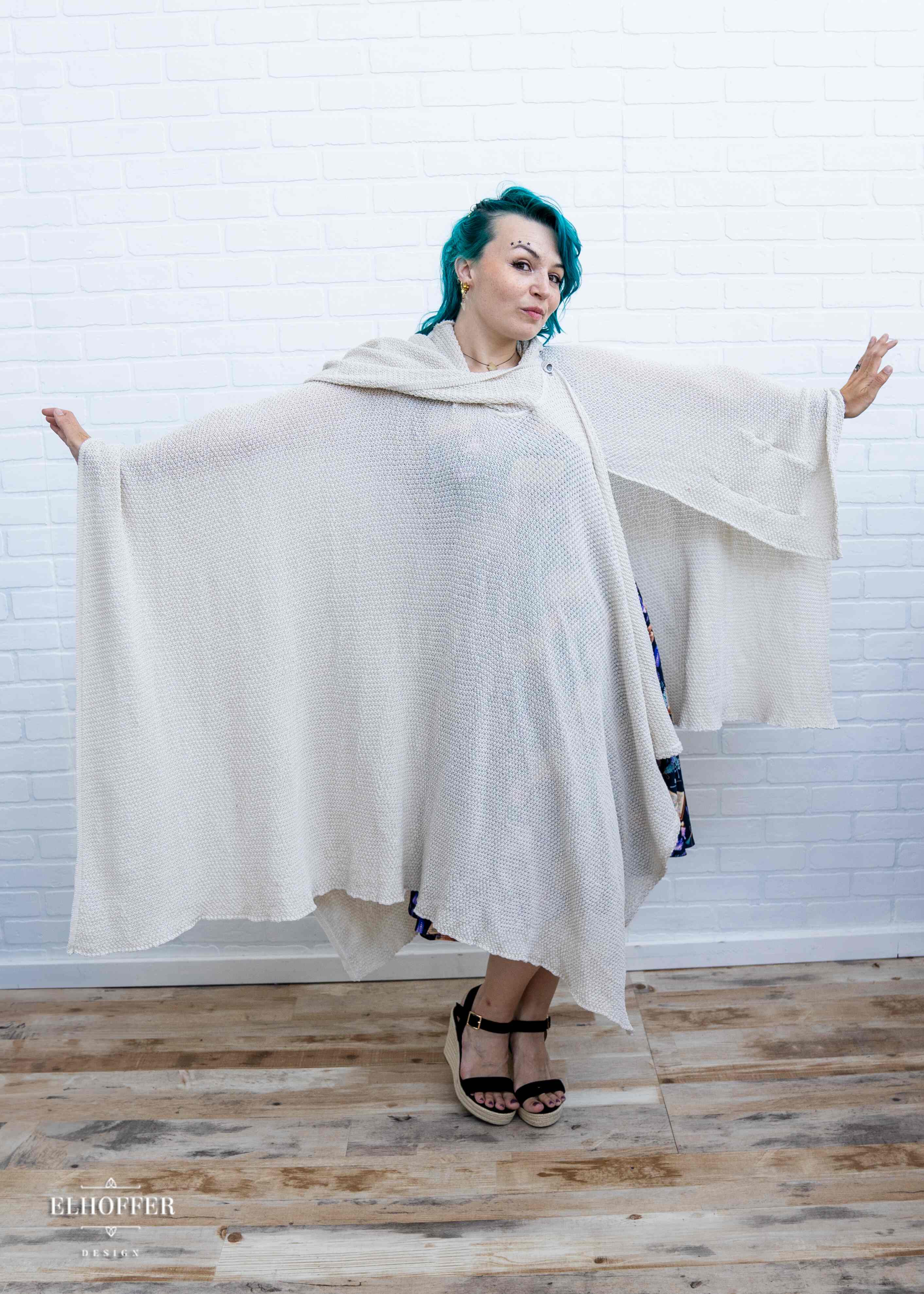 Essential Nomad Cape - Guardian White