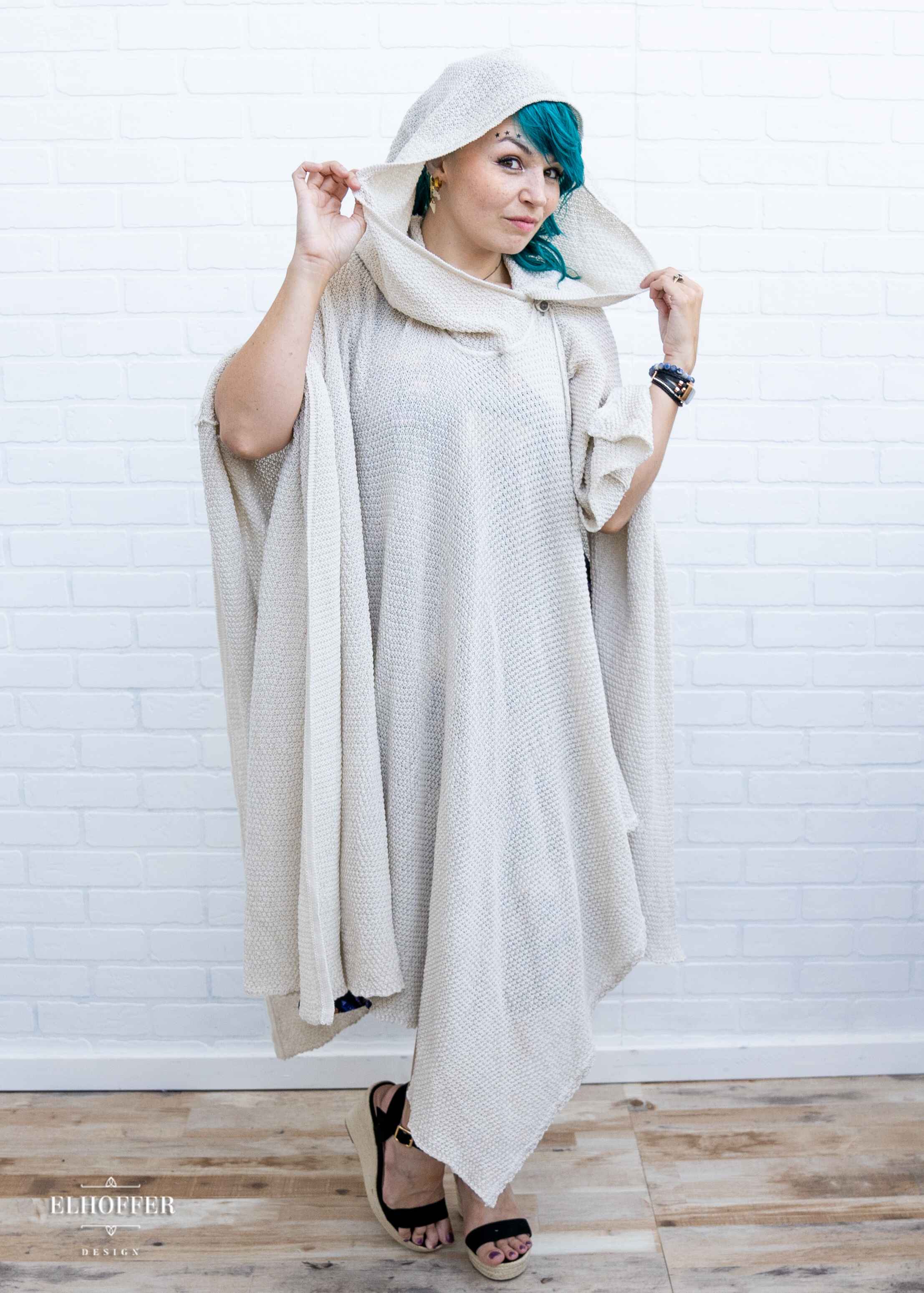 Essential Nomad Cape - Guardian White