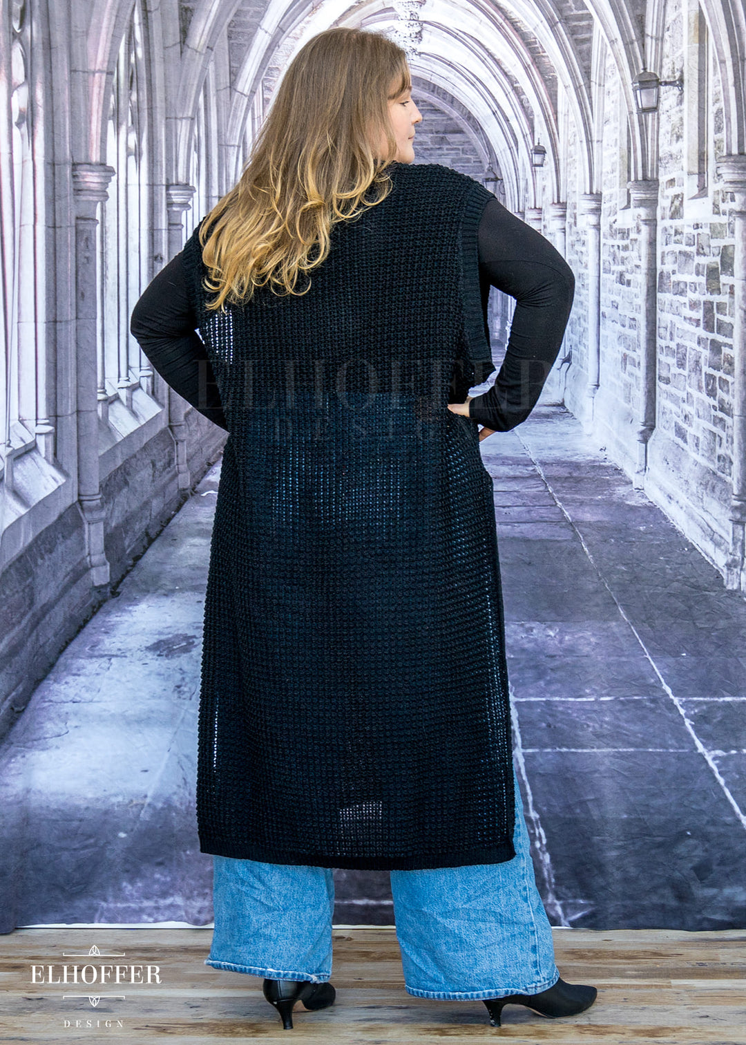 Essential Knight in Knitted Armor Tunic - Black