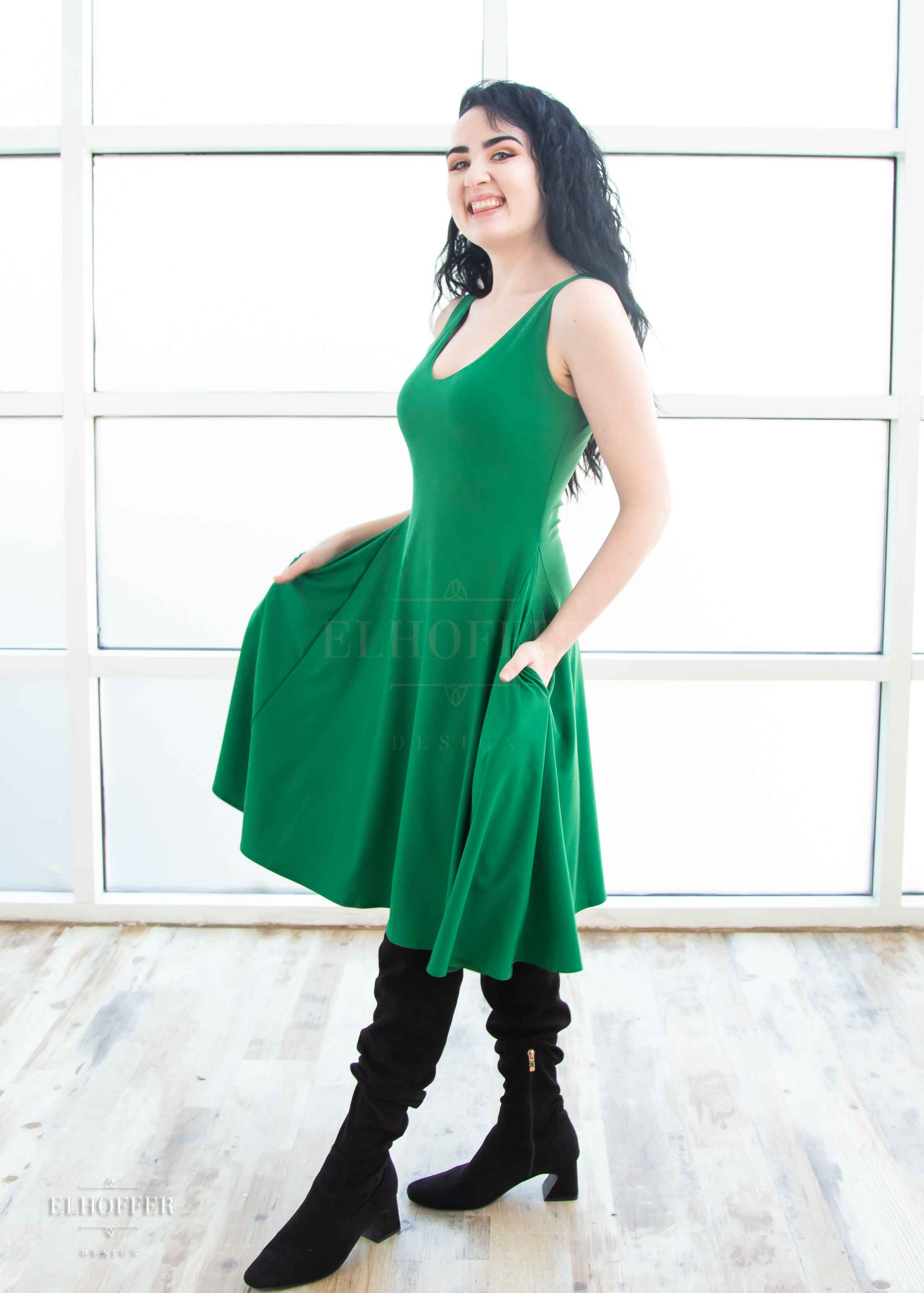 Essential Aquarius Knee Length Dress - Kelly Green