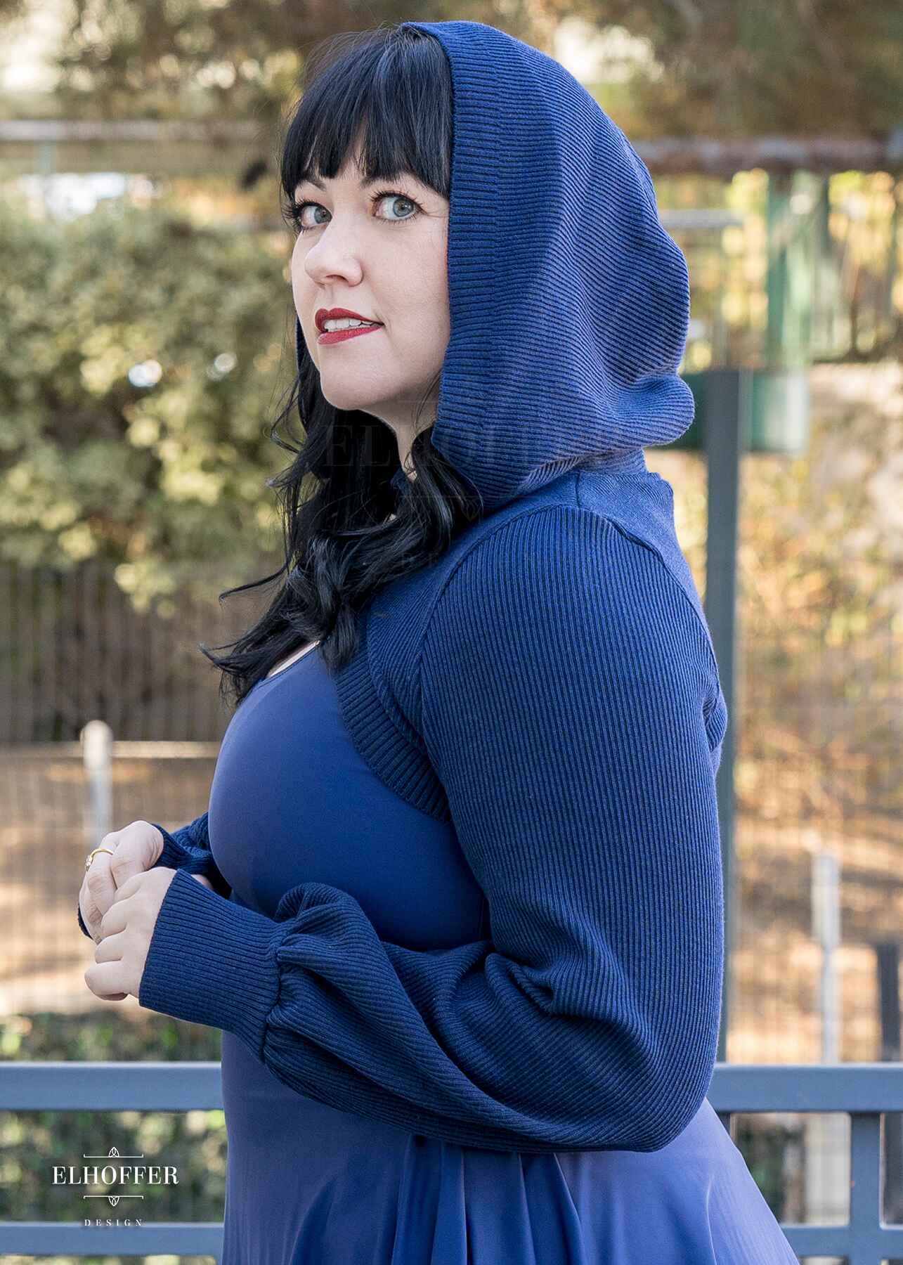 Essential Capricorn Crop Hoodie - Sorcerer Navy – Elhoffer Design