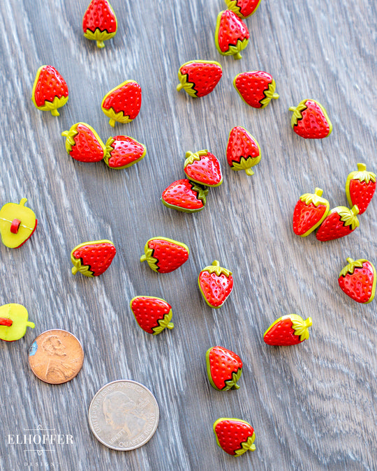 Strawberry Vintage Shank Buttons - Plastic - 28L