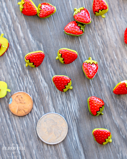 Strawberry Vintage Shank Buttons - Plastic - 28L