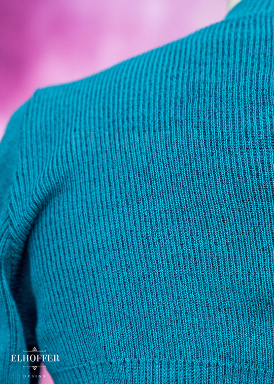 Essential Capricorn Crew Crop - Runic Teal