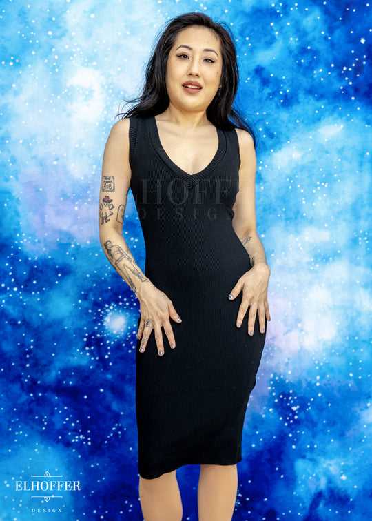 Essential Pisces Dress - Black