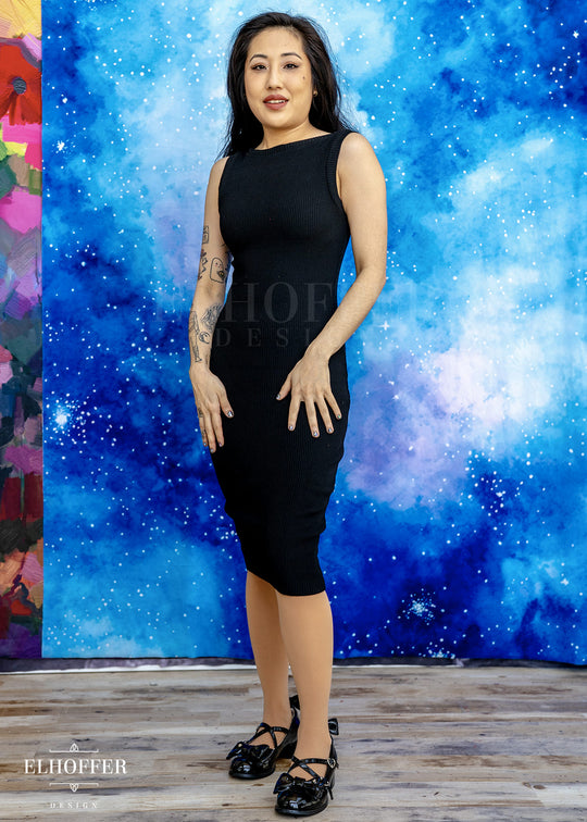 Essential Pisces Dress - Black
