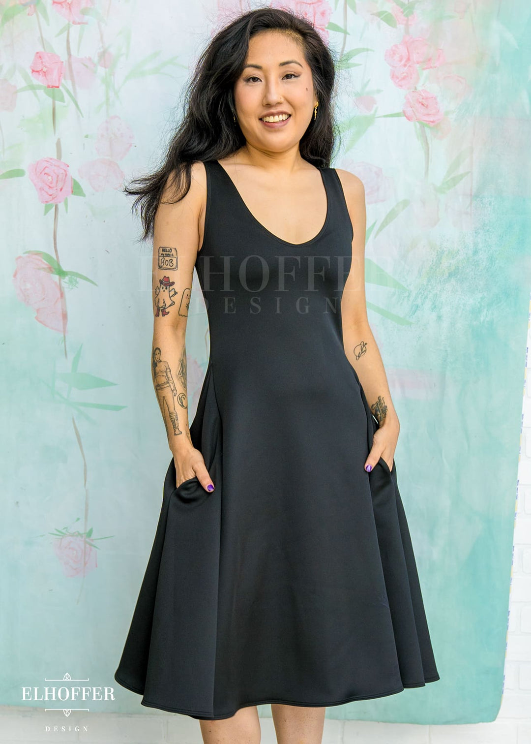 Essential Aquarius Knee Length Dress - Black Scuba