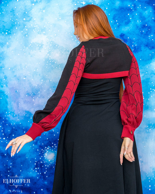 Spiderweb Capricorn Crew Crop - Ultimate Black
