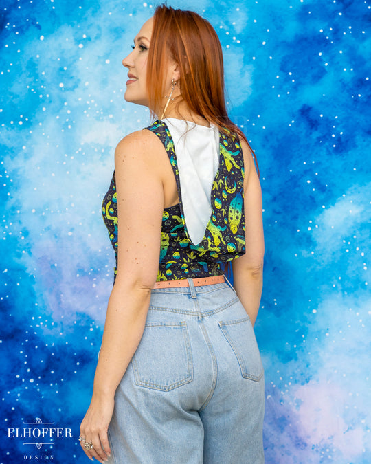 Essential Mara Hooded Crop - Catty Bog Witch