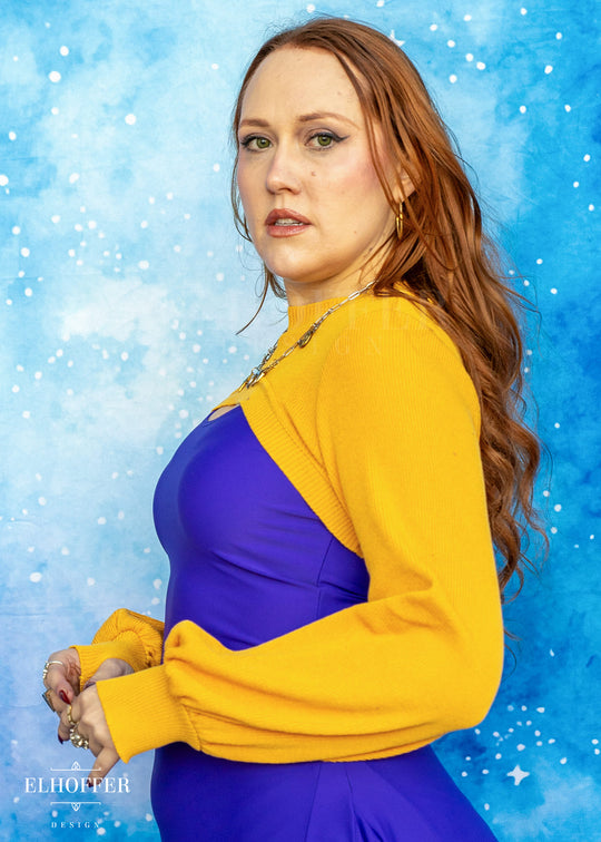 Essential Capricorn Crew Crop - Mustard Gold