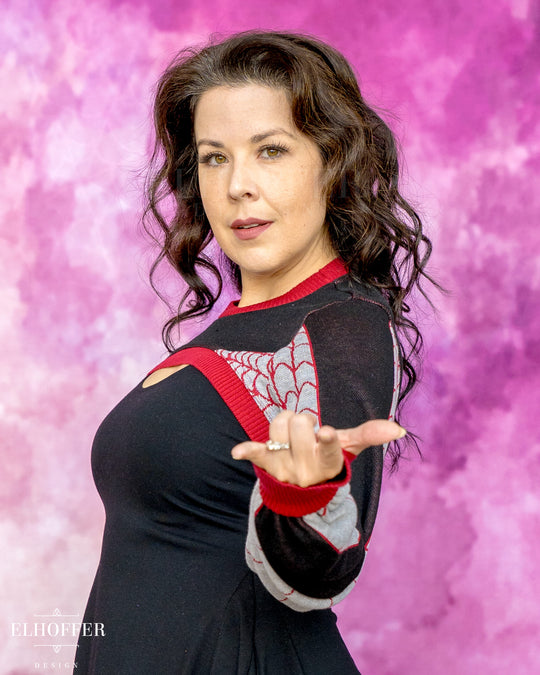 Spiderweb Capricorn Crew Crop - Silk Red