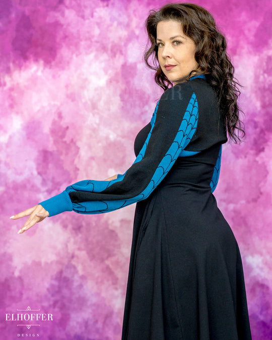 Spiderweb Capricorn Crew Crop - Fantastic Turquiose