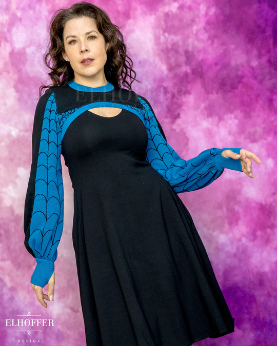Spiderweb Capricorn Crew Crop - Fantastic Turquiose