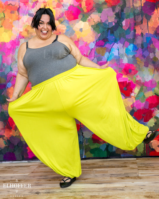 Essential Cozy Yasmin Pants - Chartreuse Spring