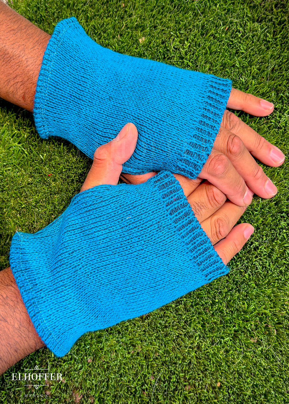 Khaleesi Teal Knit Gloves - Best on Large Hands