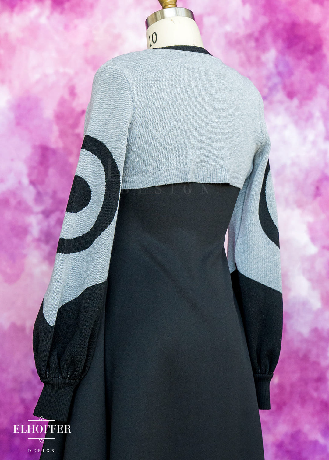 Sassy Magpie Capricorn Crew Crop