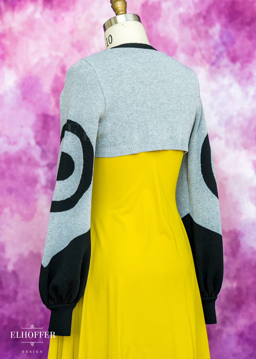 Sassy Magpie Capricorn Crew Crop