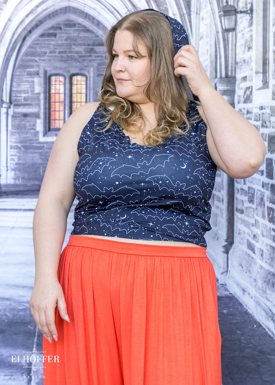Essential Mara Hooded Crop - Batty Witch Spandex