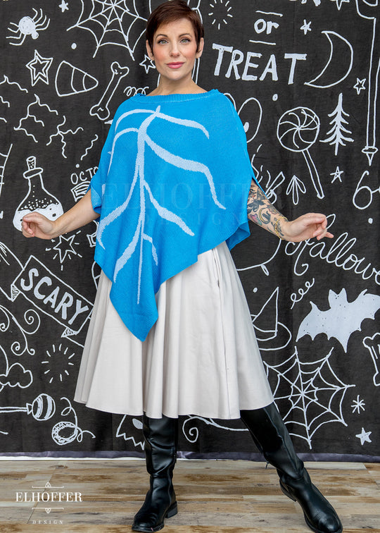 Essential Leaf Poncho - Frosty Blue