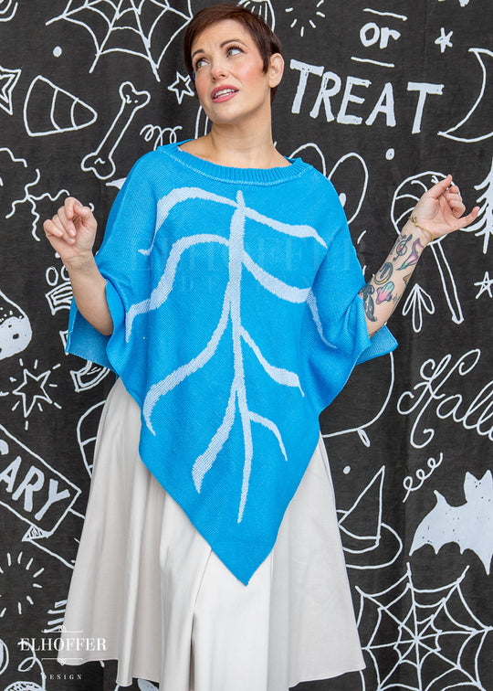 Essential Leaf Poncho - Frosty Blue