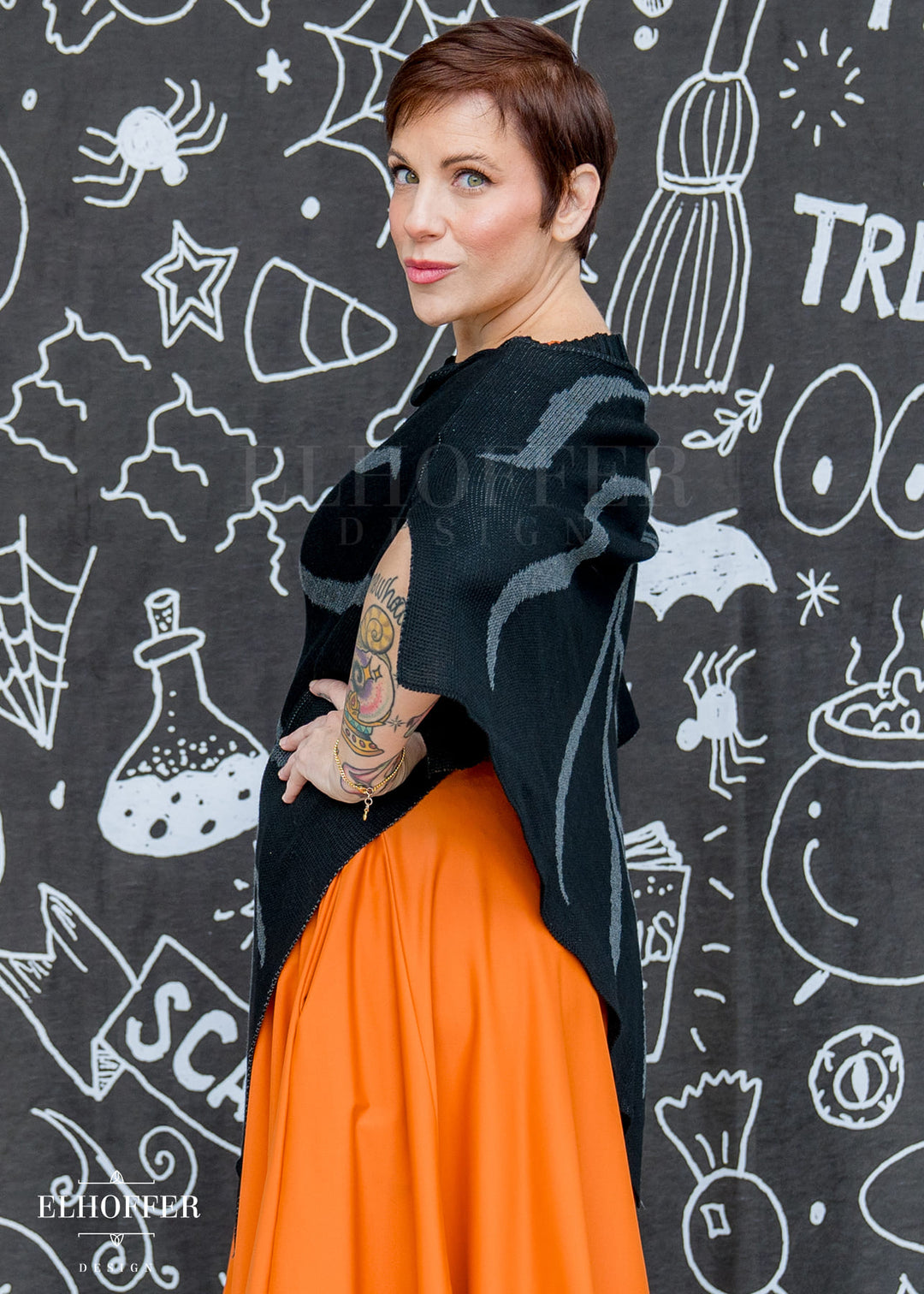 Essential Leaf Poncho - Goth Black