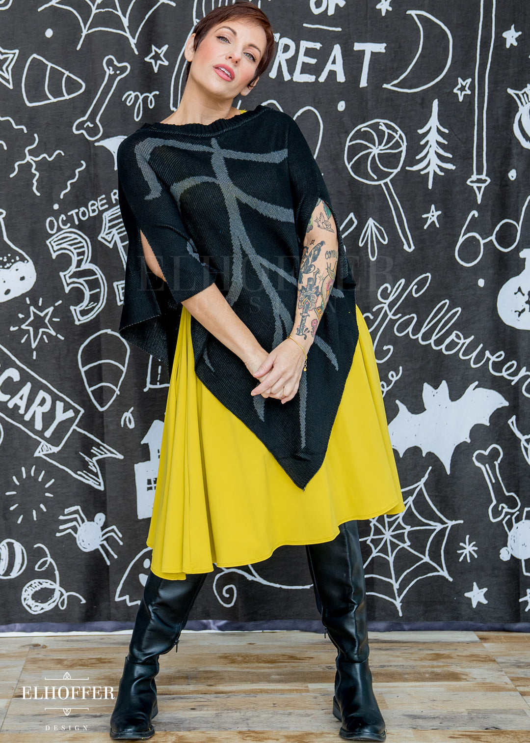 Essential Leaf Poncho - Goth Black