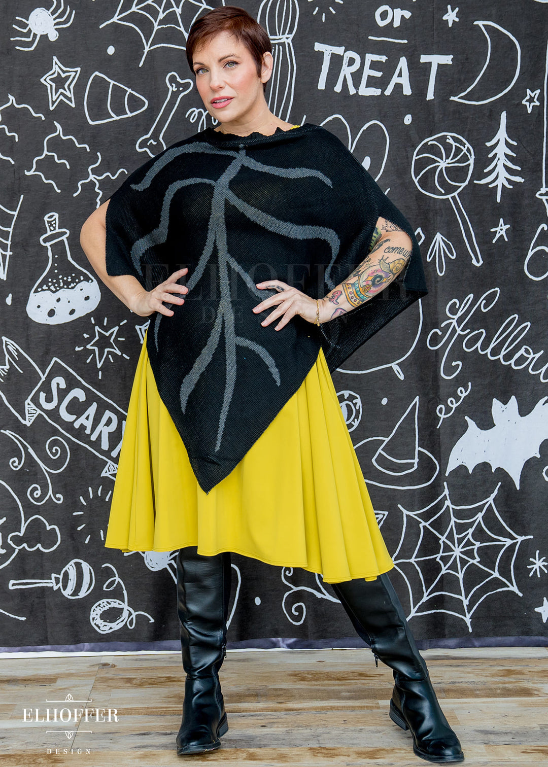 Essential Leaf Poncho - Goth Black