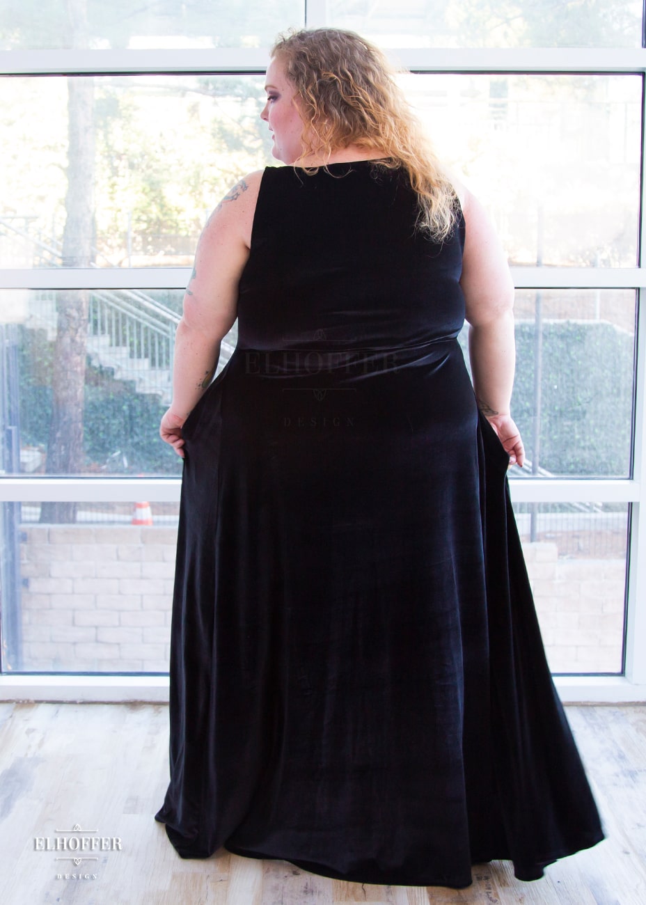 Essential Aquarius Maxi Dress - Black Velvet