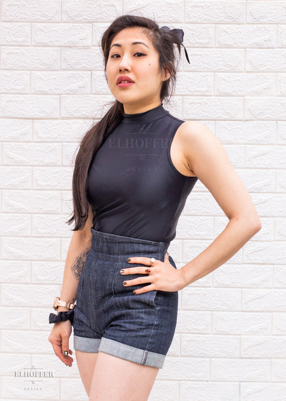 Essential Jes Crop Top - Black