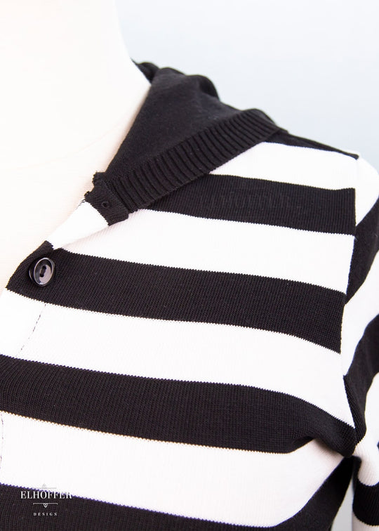 A close up of the black and white stripes and ribbing around the hood.