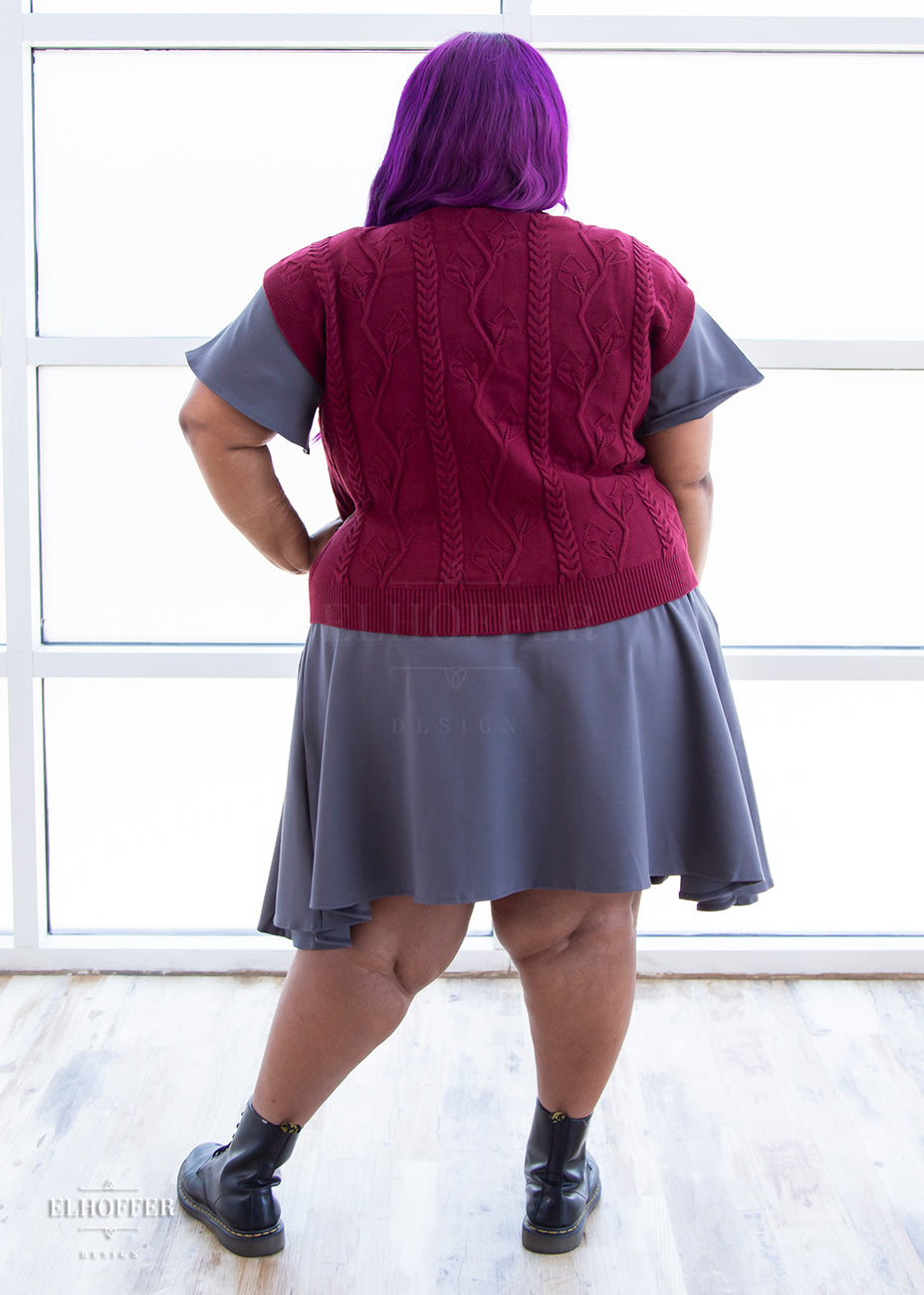 Jade is modeling the Sample L(3XL/-4XL). She has a 52” Chest, 41.” Waist, 54” Hips and is 5’4”.