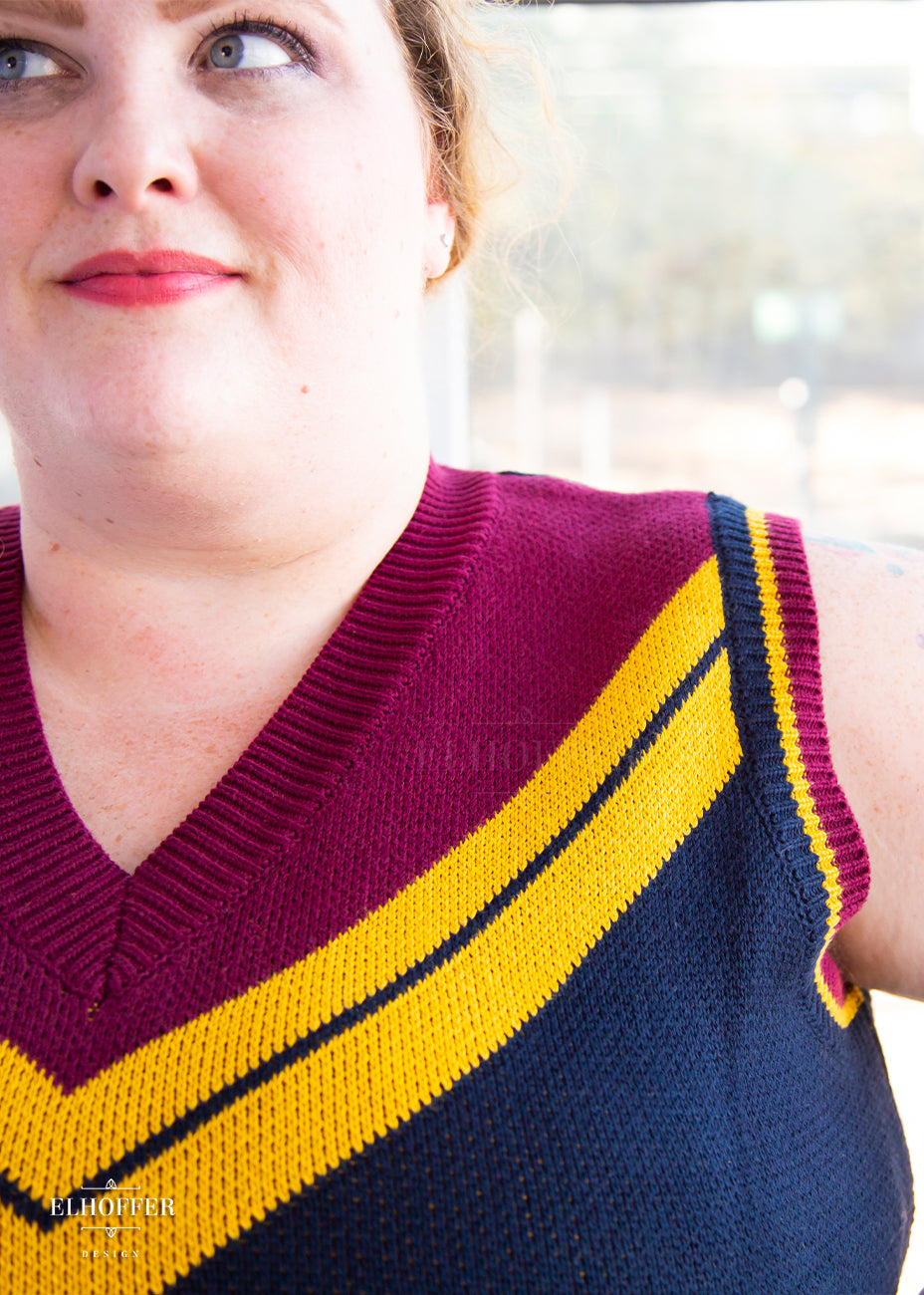 A close up of the knit and three colors.
