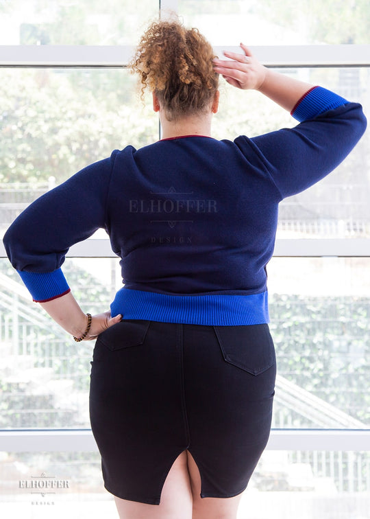 Anastasia is modeling the Sample XL. She has a 48” Bust, 39” Waist, 45” Hips, and is 5’9”.