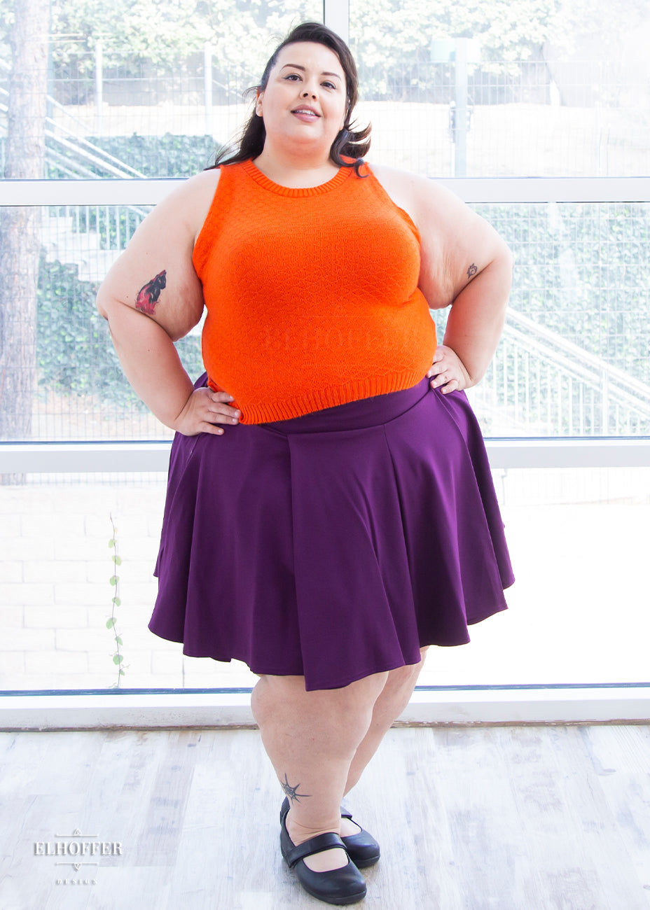 Angel is modeling the size 4XL skirt. She has a 55” Bust, 48” Waist, 68” Hips, and is 5’3”.