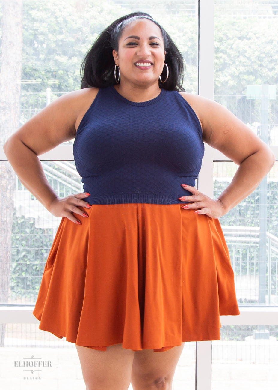 Tas is modeling the size 2XL skirt. She has a 51” Bust, 39.5” Waist, 52” Hips, and is 5’6”.