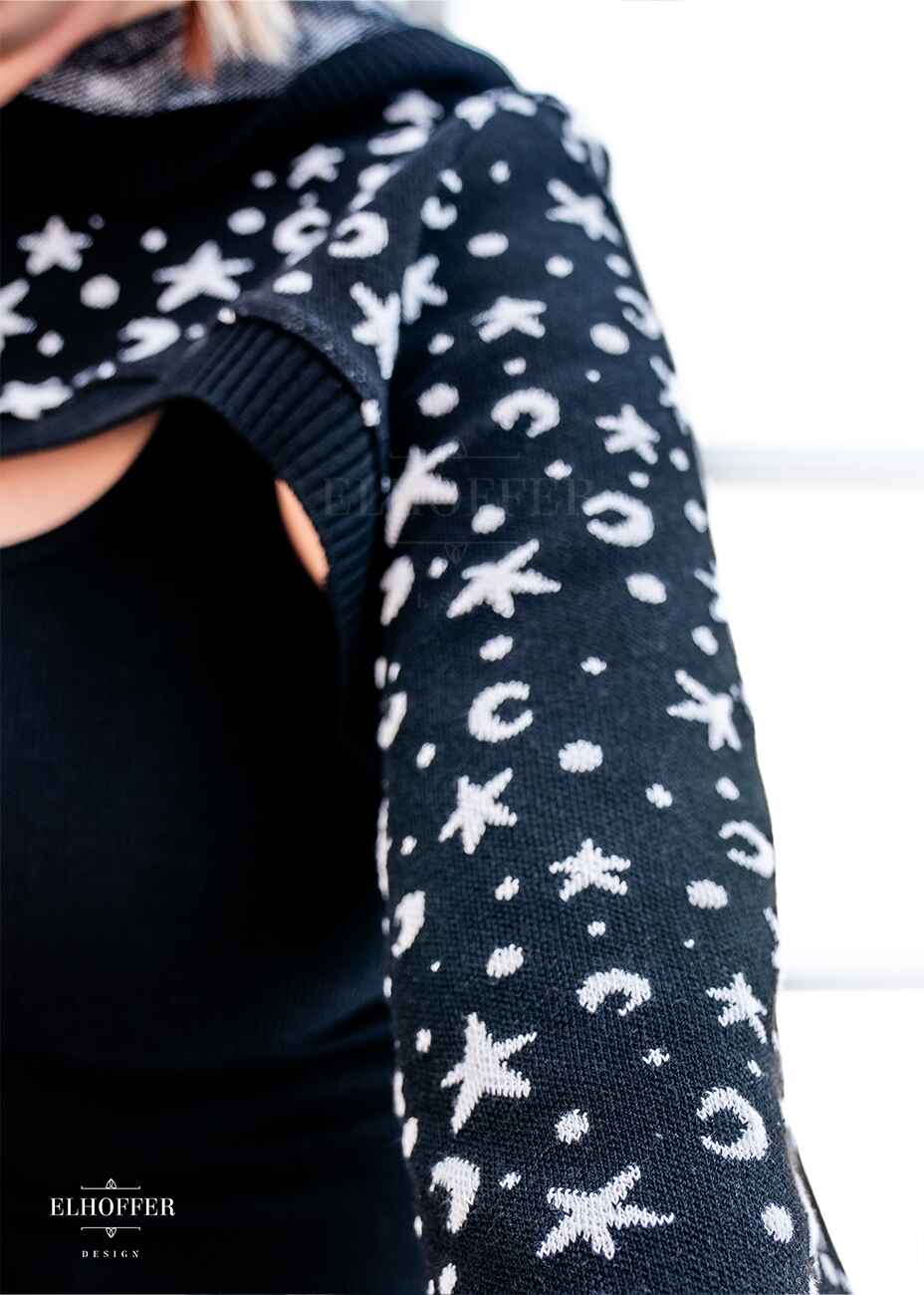 A close up of the white star and moon pattern.